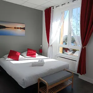 https://entre-lacs-et-volcans.hotels-rhonealpes.com
